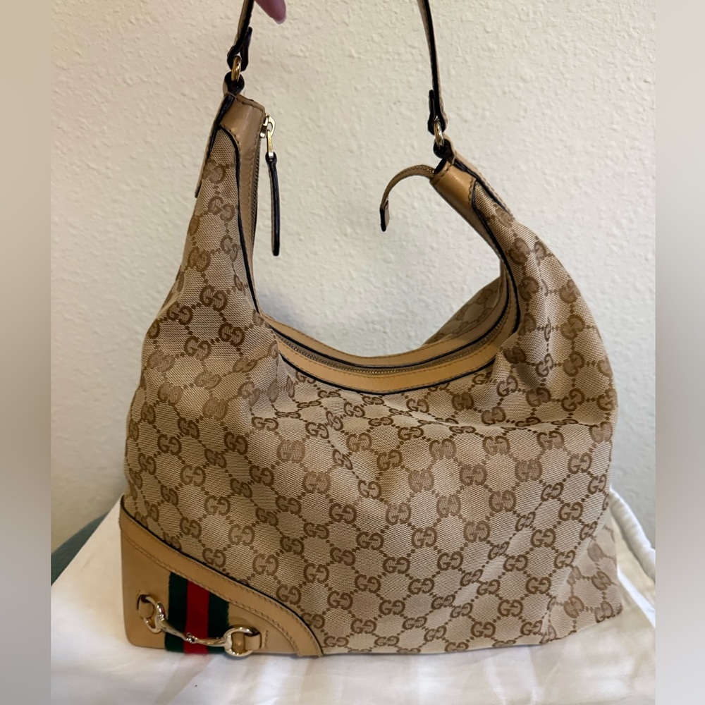 gucci hobo shoulder bag.